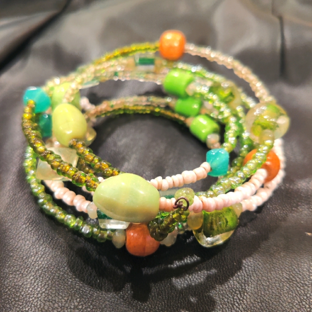 Vintage Crystal Green|White Memory Wrap Wire Bracelet